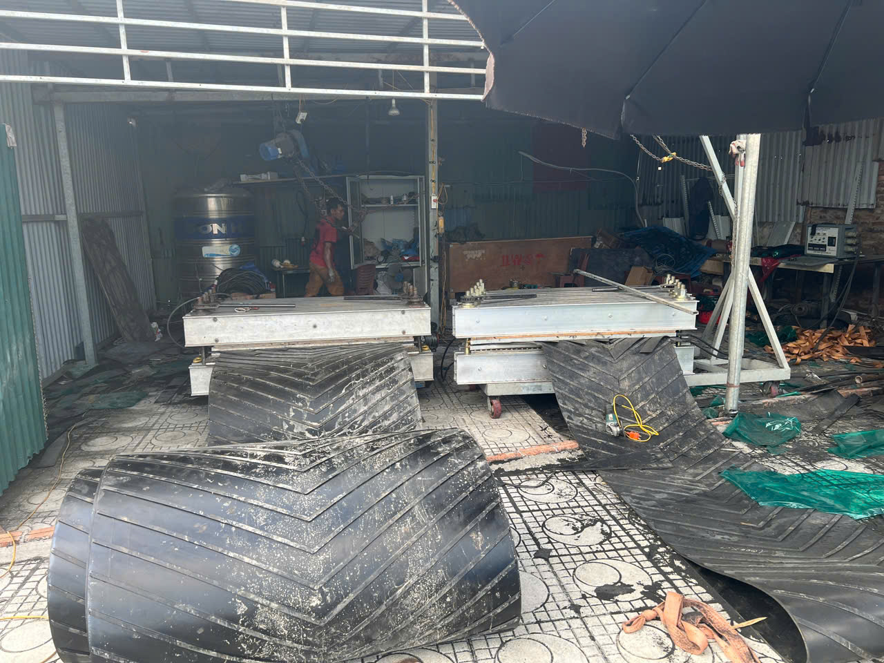 Hình ảnh thi công băng tải thực tế - Băng Tải Tín Phát - Công Ty Cổ Phần Thiết Bị Vật Tư Tín Phát